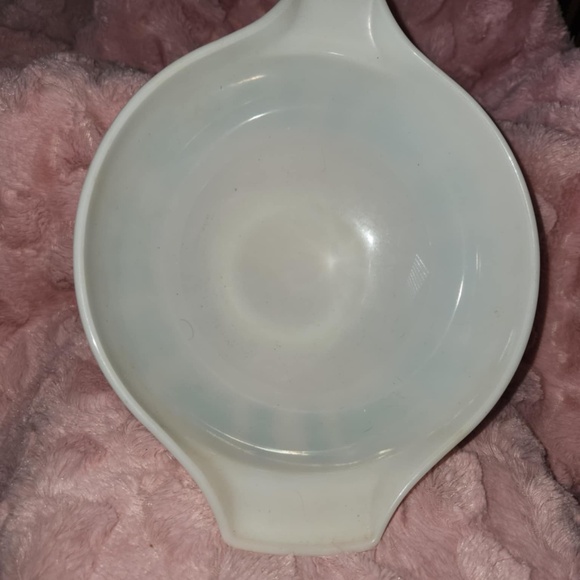 Pyrex Amish Butterprint Cinderella bowl - Picture 3 of 3
